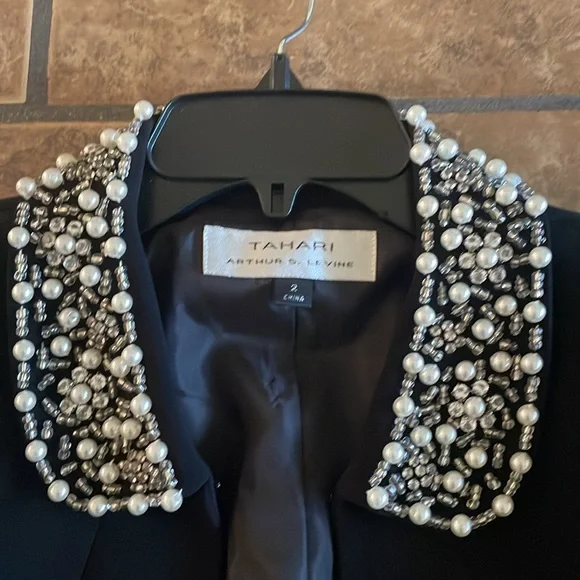 Tahari Women’s size 2 black jacket - Picture 4 of 7